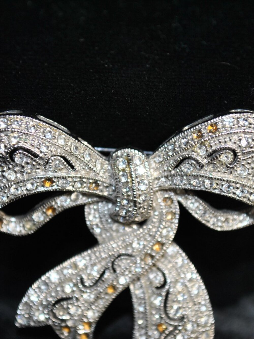 Damaged! Vintage Large Rhinestone Bow Costume Brooch - Picture 4 of 8